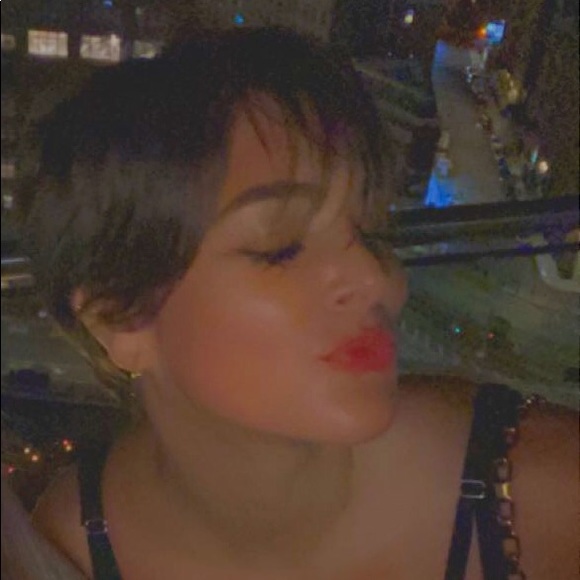 Meet your Posher, Christina. - Picture 2 of 3